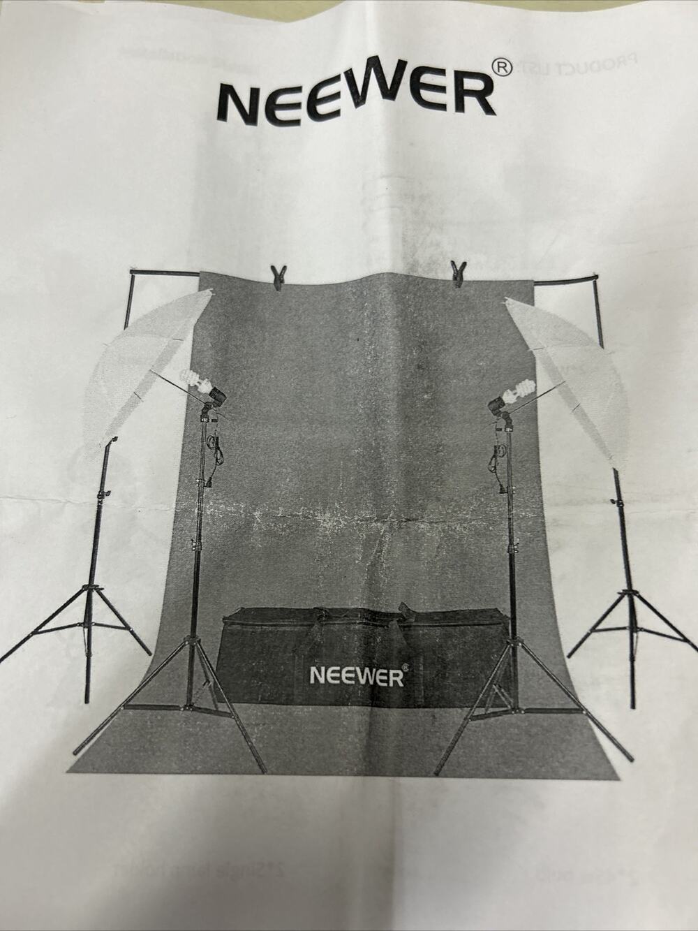 Neewer Lighting, 6.5Ft X 10Ft Backdrop Green and 2 Umbrella Tripod Lights W Case
